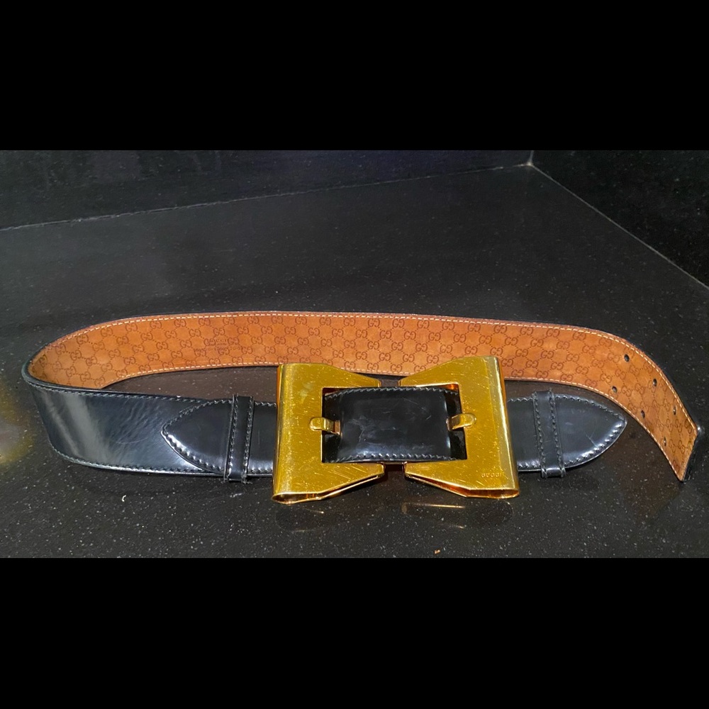 Gucci patent leather gold bow belt